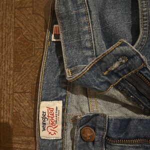 Wrangler Relaxed Fit Blue Jeans